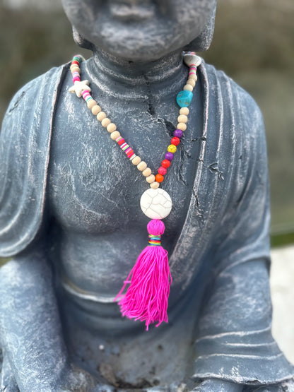 Boho-Quasten Halskette mit bunten Holzperlen